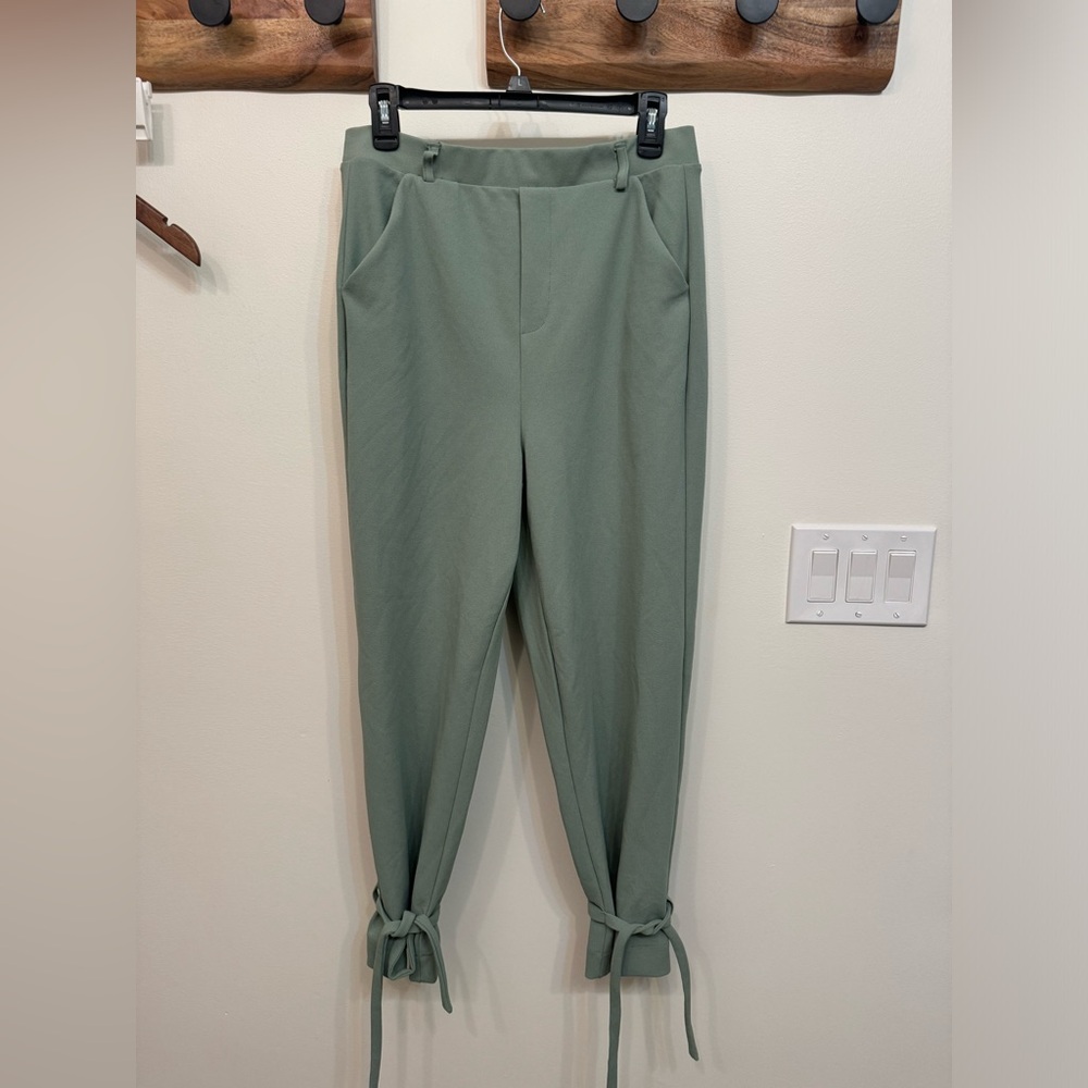 Fashion Nova Large Work Pant in Green